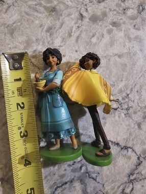 Encanto Camilo Madrigal & Julieta Mom Set Figure Figurine 3” Charm Pvc